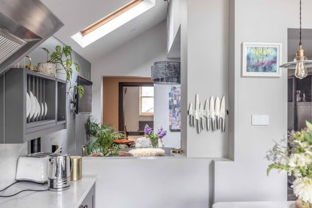 Вилла Stylish 2-Bed House With Office And Private Garden Виндзор Экстерьер фото