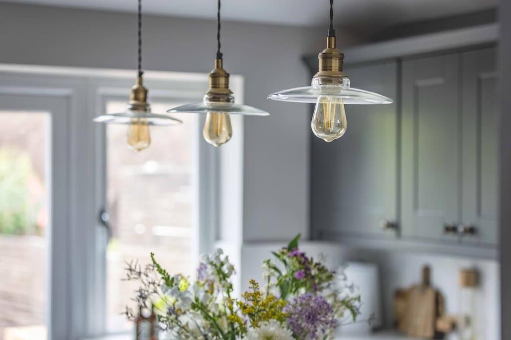 Вилла Stylish 2-Bed House With Office And Private Garden Виндзор Экстерьер фото